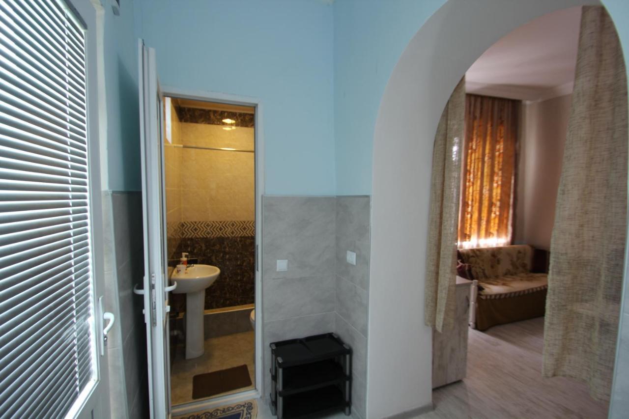 Guest House Nise Tbilisi Esterno foto