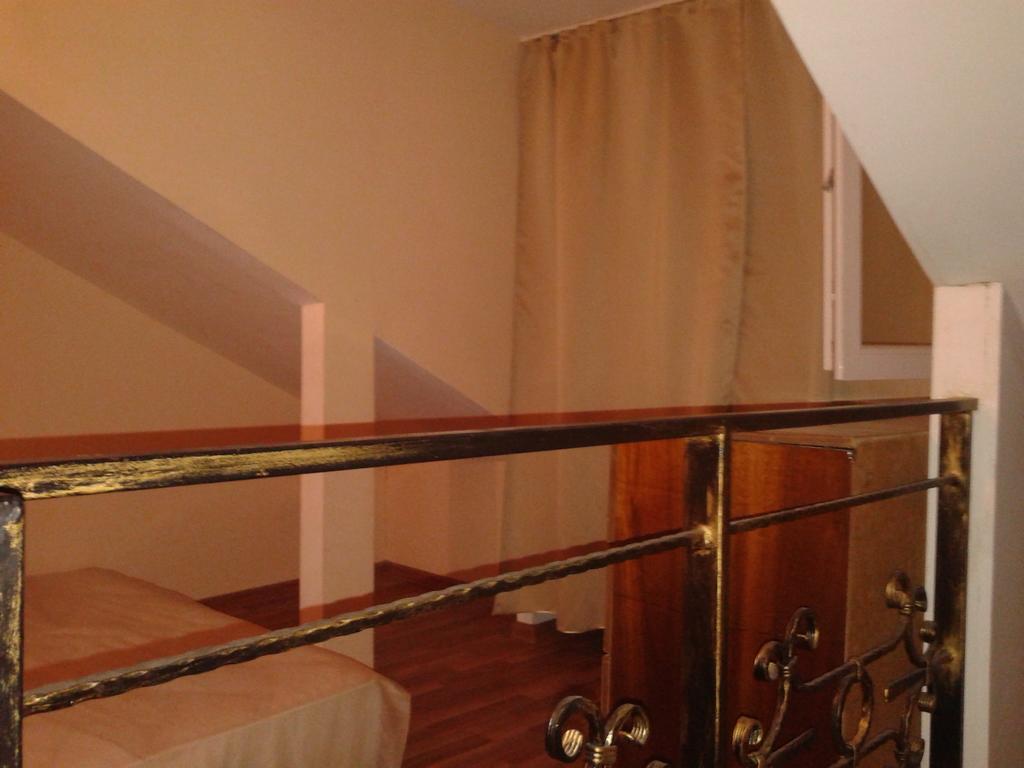 Guest House Nise Tbilisi Esterno foto