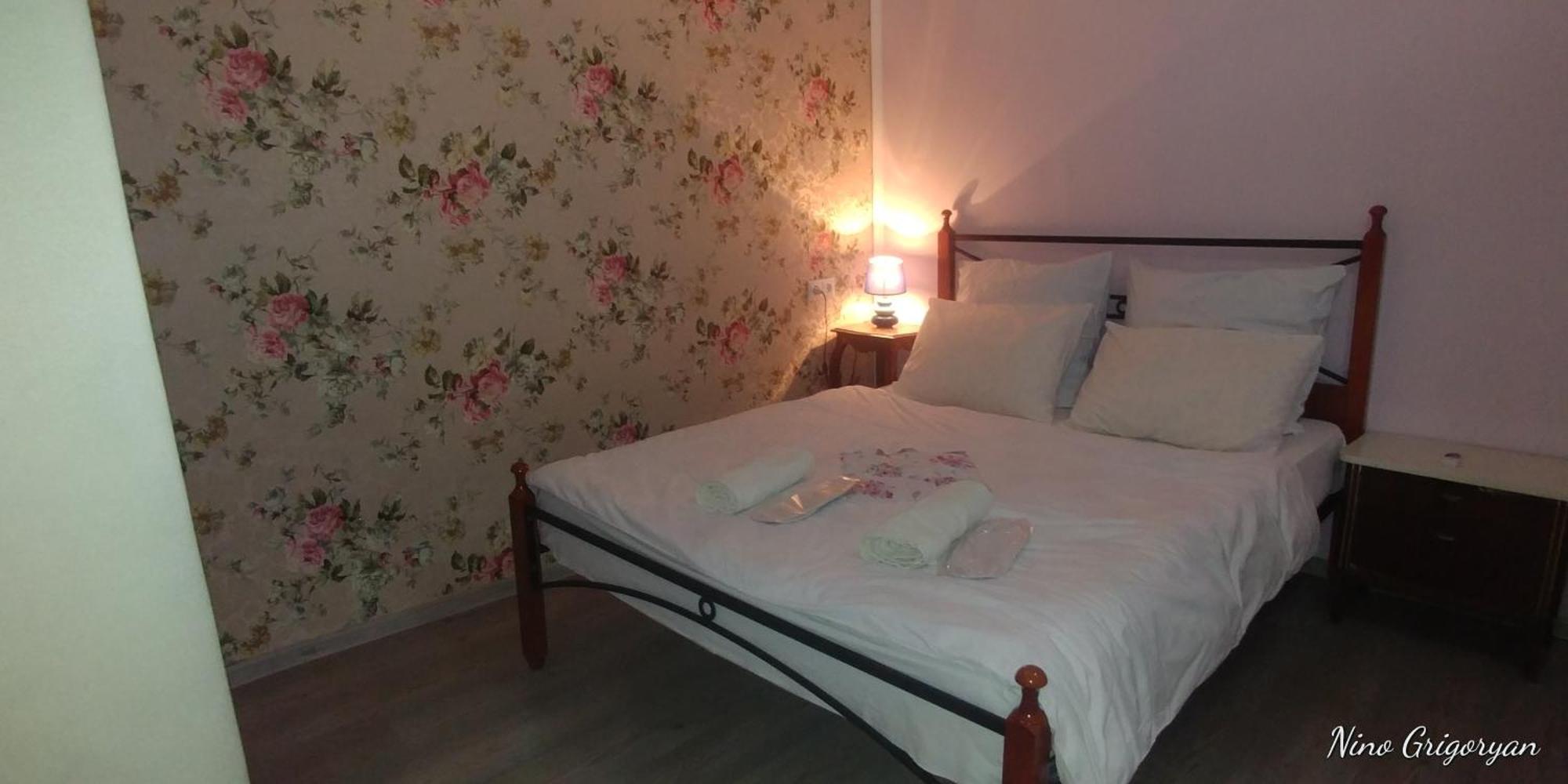 Guest House Nise Tbilisi Esterno foto