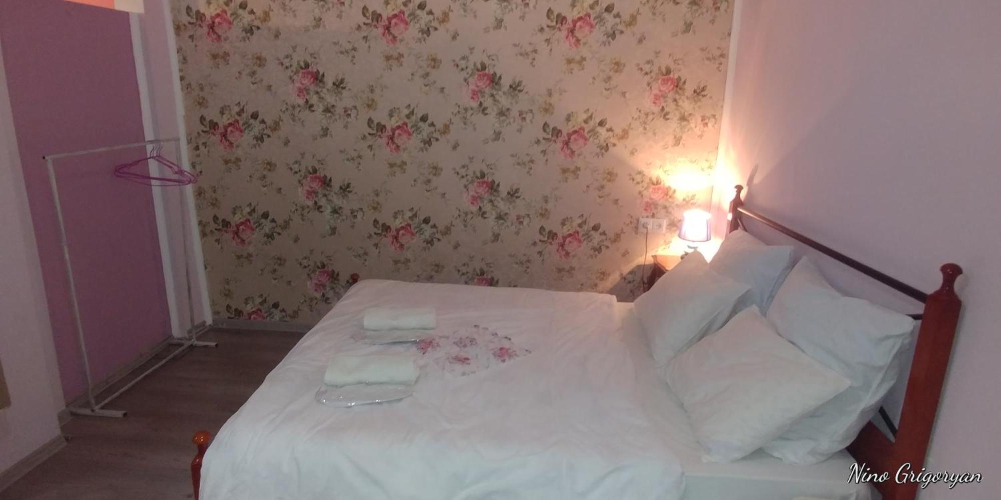 Guest House Nise Tbilisi Esterno foto