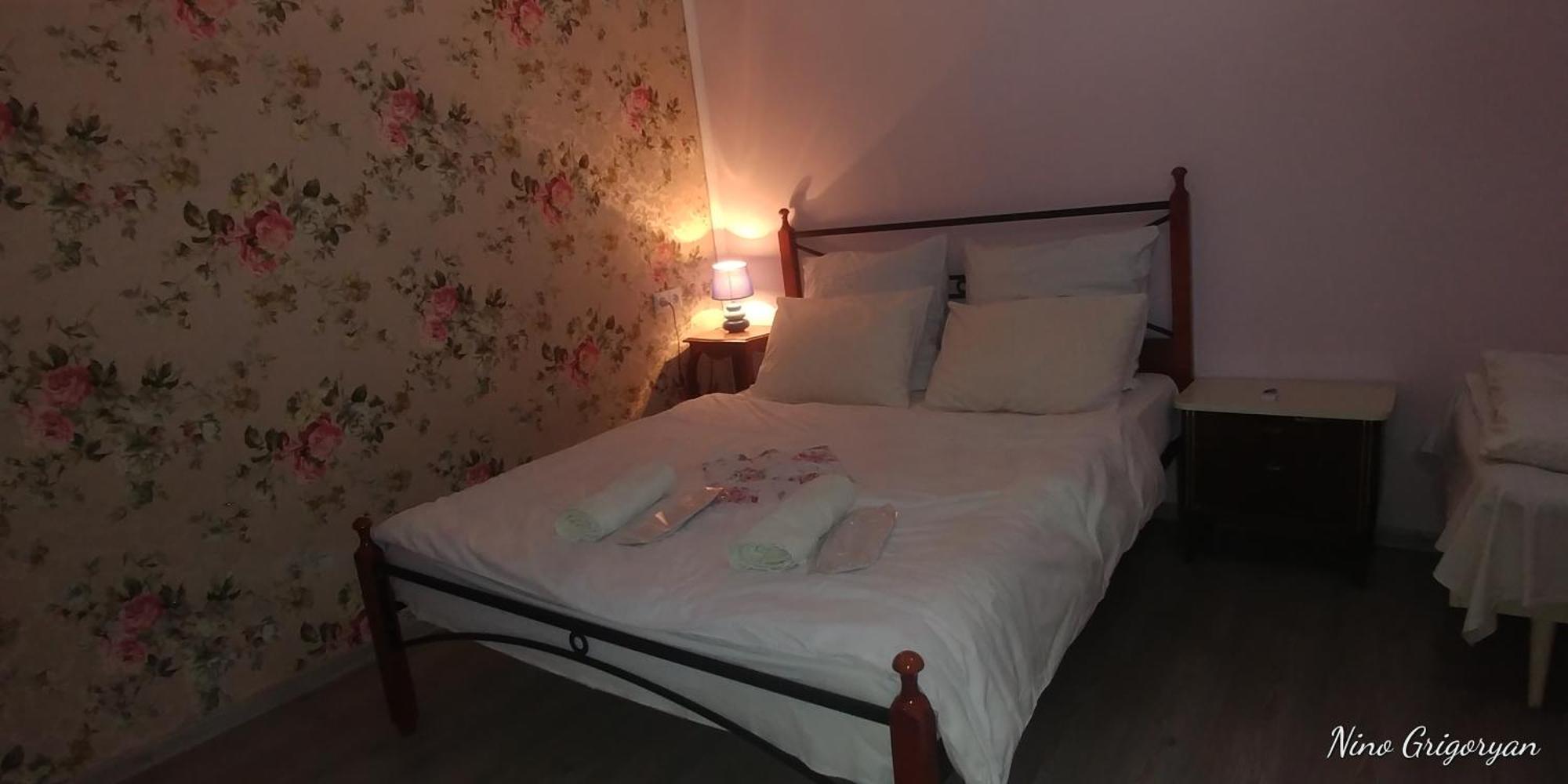 Guest House Nise Tbilisi Esterno foto