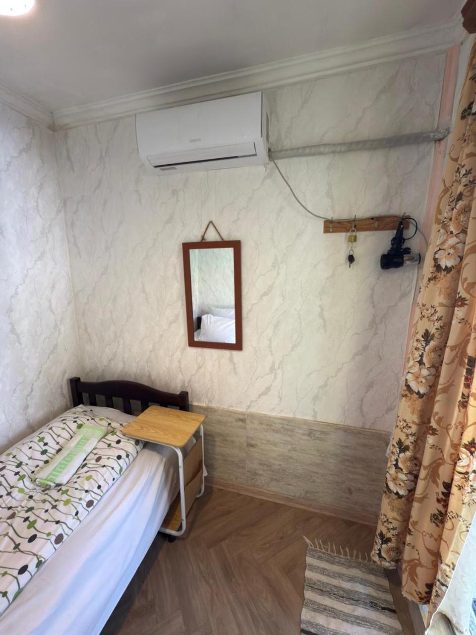 Guest House Nise Tbilisi Esterno foto