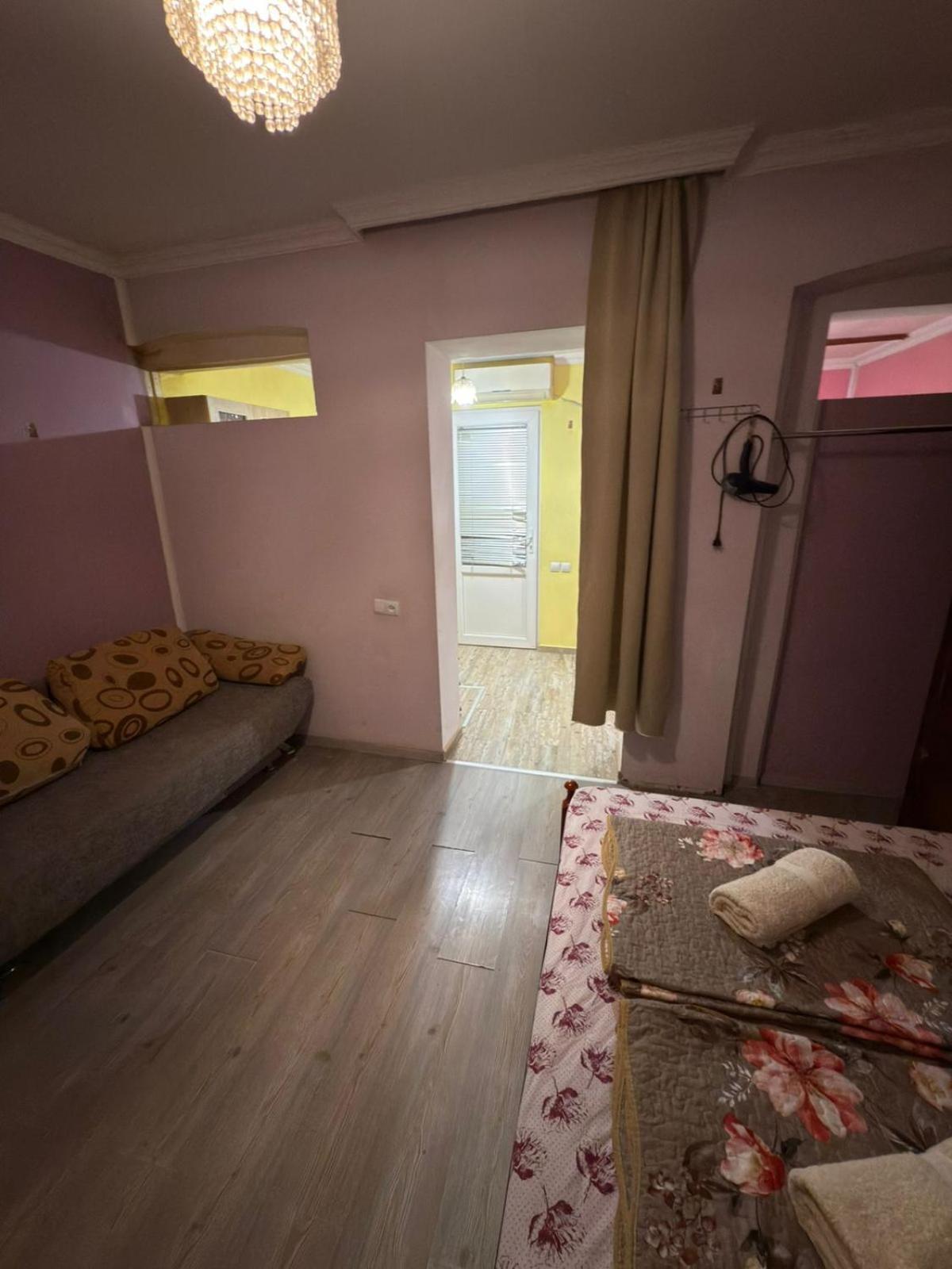 Guest House Nise Tbilisi Esterno foto