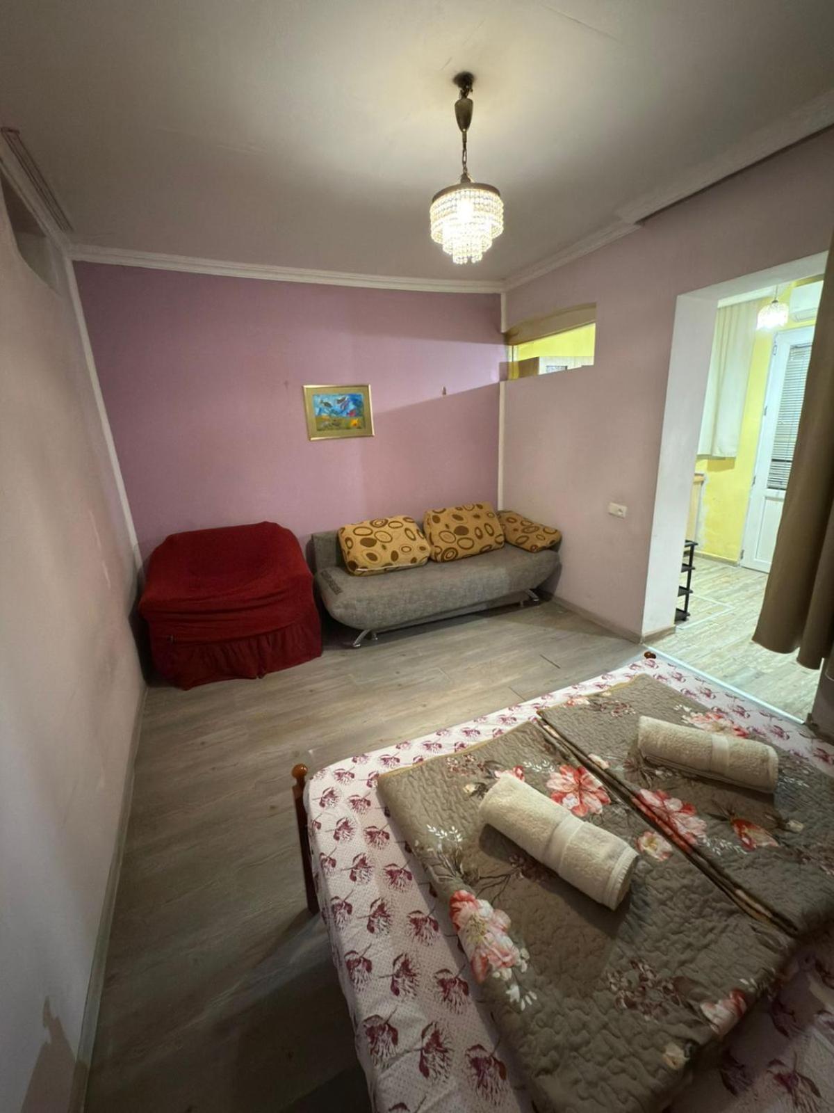 Guest House Nise Tbilisi Esterno foto
