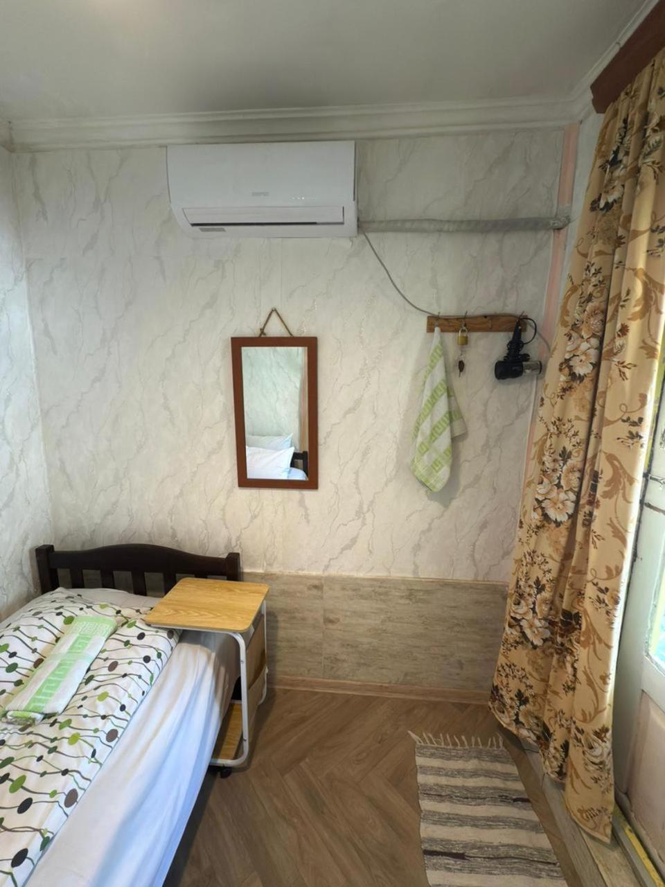 Guest House Nise Tbilisi Esterno foto