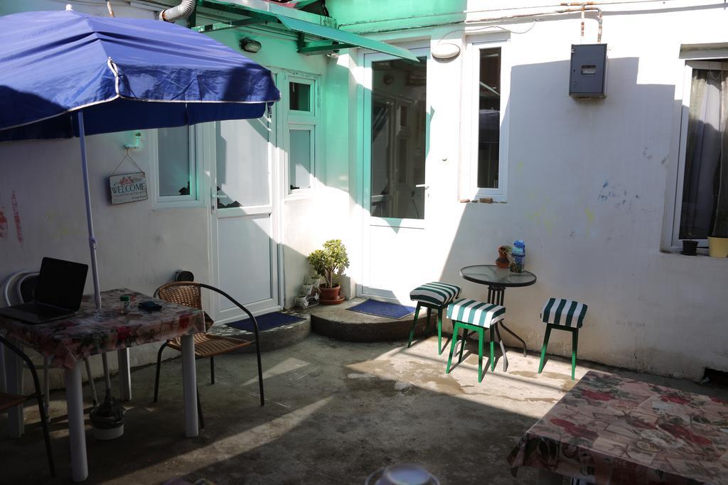 Guest House Nise Tbilisi Esterno foto