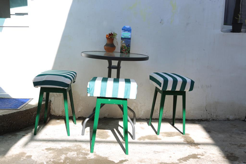 Guest House Nise Tbilisi Esterno foto